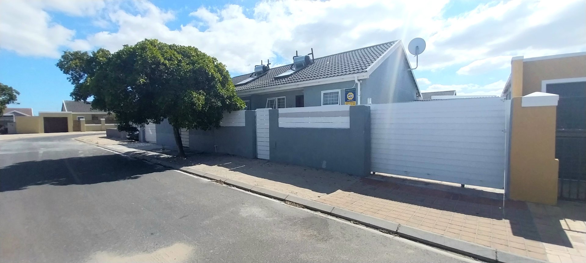 2 Bedroom Property for Sale in Pelican Park Western Cape